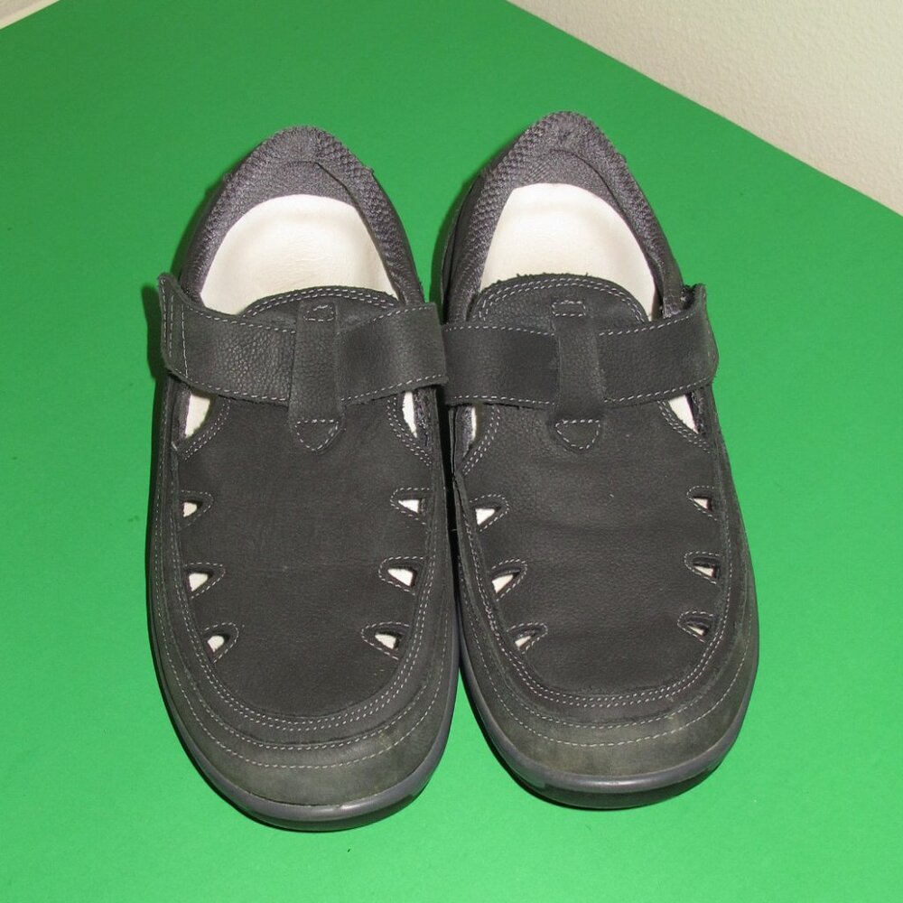 PRIORITY Footwear Black Leather Clog Sz 9 WIDE